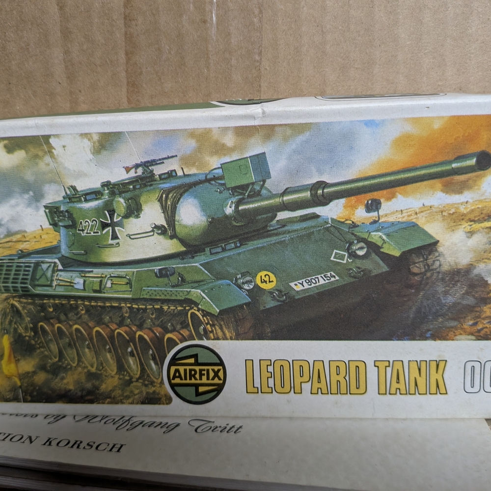 Sheridan Tank Model Kit - Green - Picture 3 of 6